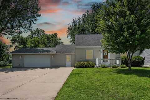 1039 27th St NE, Cedar Rapids, IA 52214