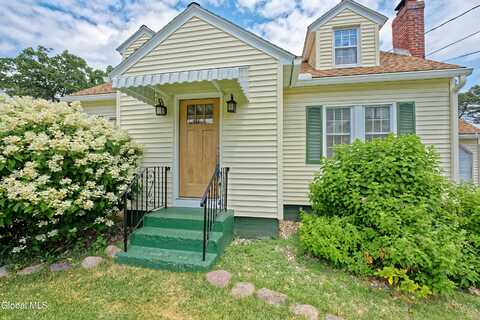 2076 Caldicott Road, Rotterdam, NY 12303