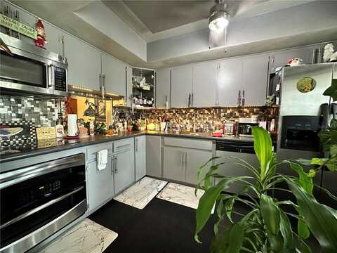 8651 10TH STREET N, Saint Petersburg, FL 33702