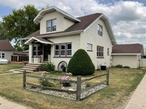 332 4th Street SW, Rugby, ND 58368