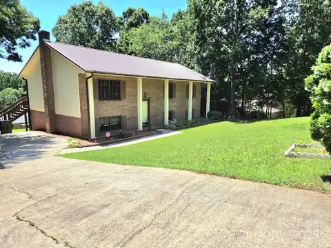 717 2nd Street SW, Conover, NC 28613