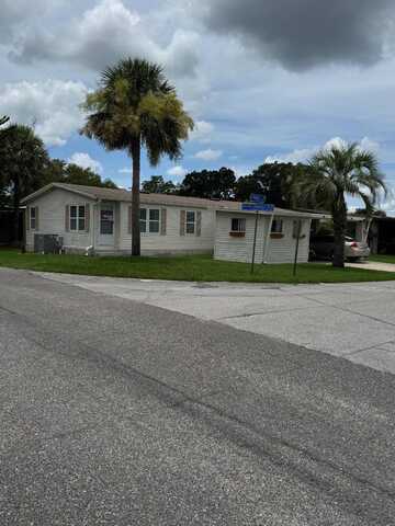 593 Country Meadows Blvd, Plant City, FL 33565
