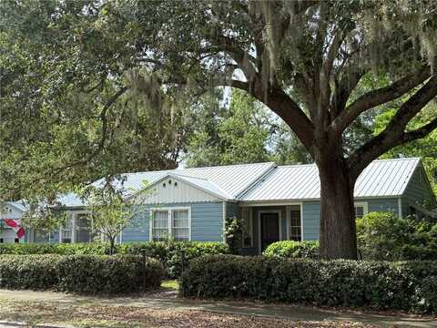 210 W 11TH AVENUE, MOUNT DORA, FL 32757