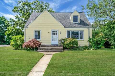 4 Jones Street N, Patchogue, NY 11772