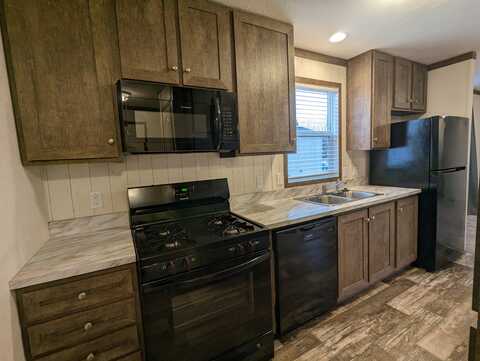 398 Nevada, Belleville, MI 48111