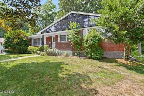 3 Roberts Lane, Saratoga Springs, NY 12866