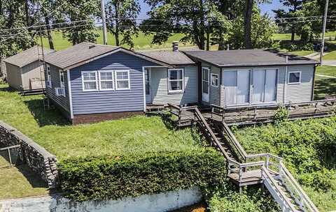 55772 Indian Lake Road, Dowagiac, MI 49047