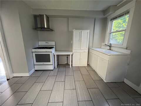 941 1st Avenue, West Haven, CT 06516