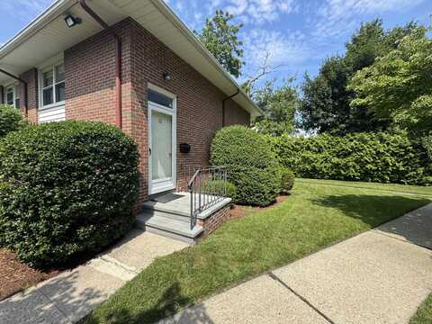 10 Willowbrook Court, Stamford, CT 06902