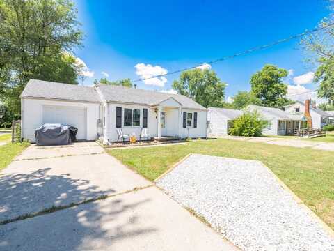 111 STAHL Avenue, Washington, IL 61571