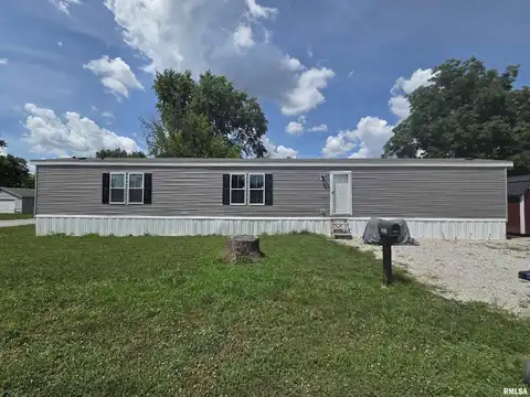 303 N MARION Street, Centralia, IL 62801