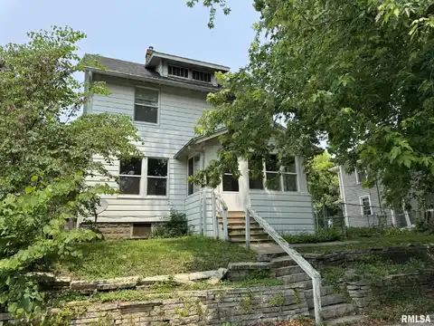 1018 ARLINGTON Court, Davenport, IA 52803