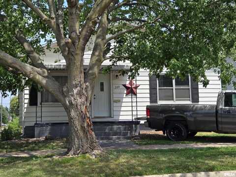 205 E SPRUCE Street, Canton, IL 61520