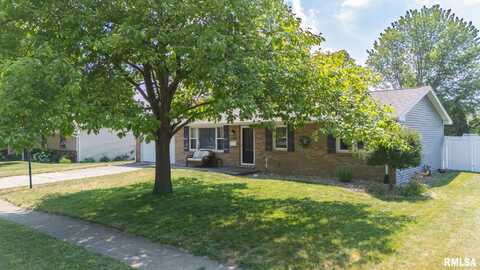 1100 HAMPTON Road, Washington, IL 61571