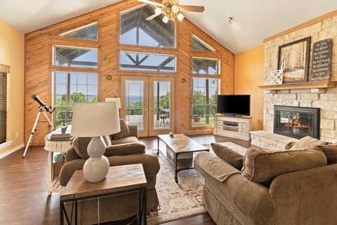 319 An County Road 4020, PALESTINE, TX 75803