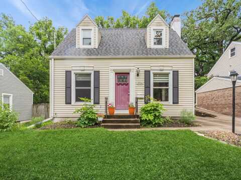 3934 Lincoln Place Drive, Des Moines, IA 50312