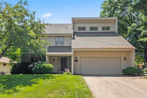 10094 NW 100th Place, Clive, IA 50325