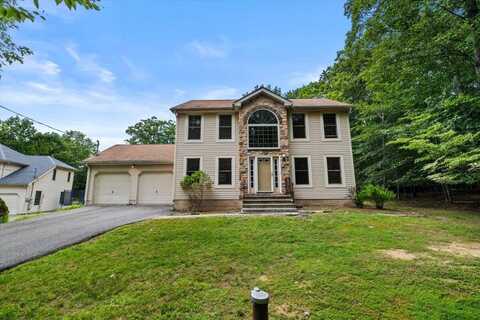 555 Whippoorwill Drive, Bushkill, PA 18324
