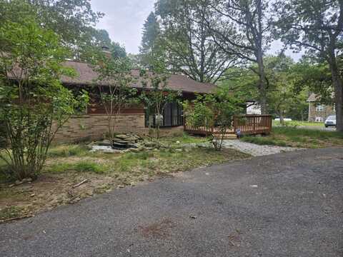 159 Summit Avenue, Pocono Summit, PA 18346