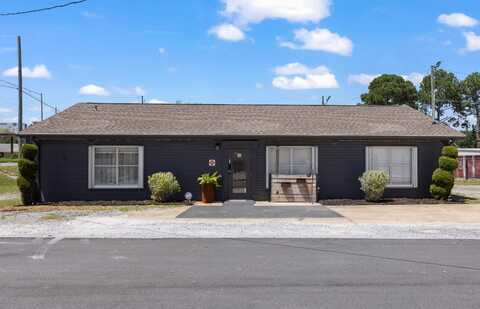 8400 Racing Lane, Navarre, FL 32566