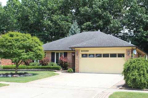 20389 Calumet, Clinton Township, MI 48038