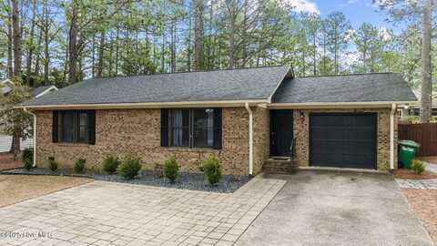 1635 Longleaf Drive E, Pinehurst, NC 28374