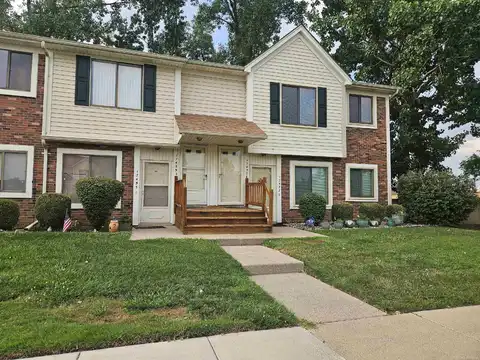 17459 Utica Oaks, Roseville, MI 48066