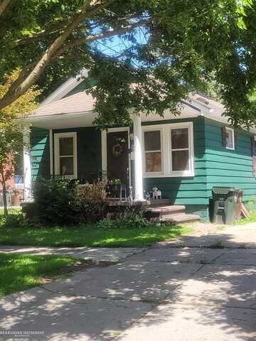 2030 Roslyn, Grosse Pointe Woods, MI 48236