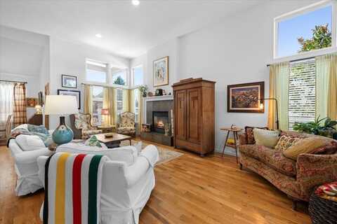 1360 Hillcourt Street, Medford, OR 97504