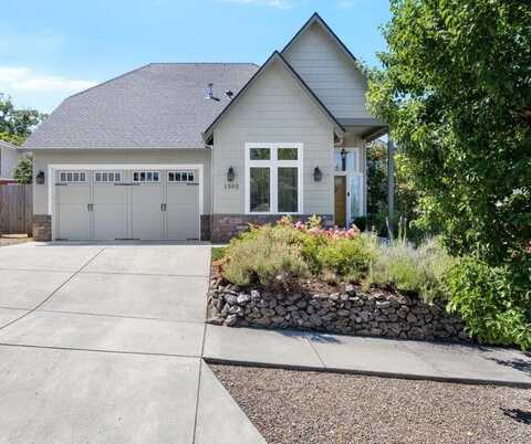 1360 Hillcourt Street, Medford, OR 97504