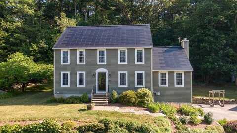 25 Calvin St, Ayer, MA 01432