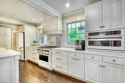 20 Grove Pl, Winchester, MA 01890