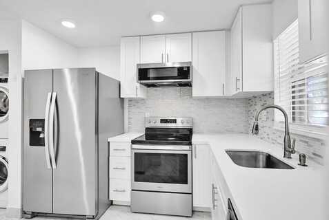 10303 Sunrise Lakes Blvd, Sunrise, FL 33322