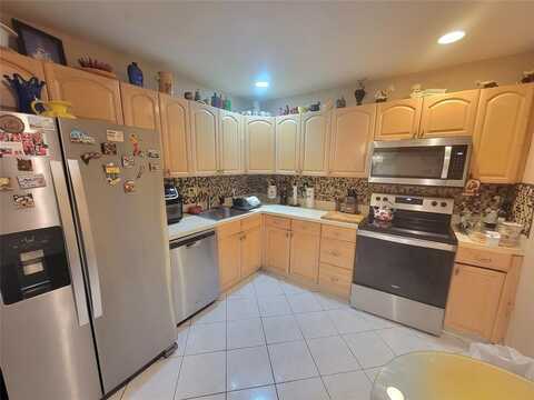 8120 SW 24th St, North Lauderdale, FL 33068