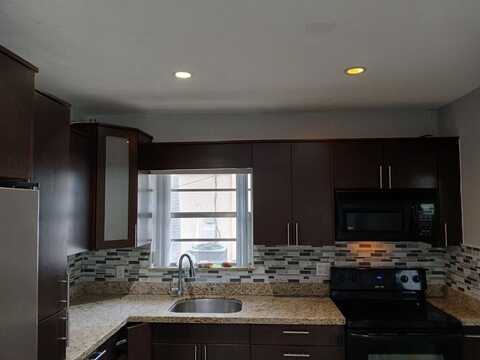 2111 N 57th Ter, Hollywood, FL 33021
