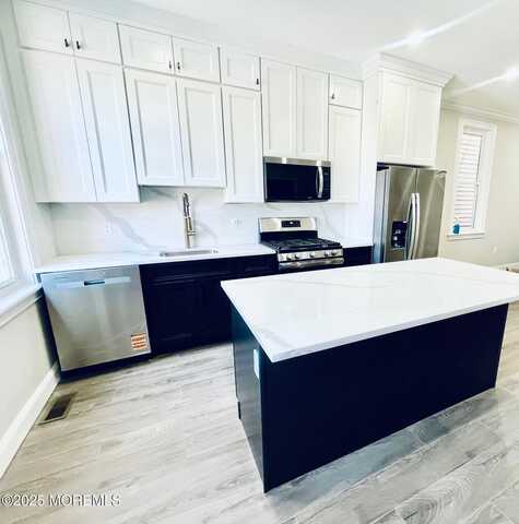 3136 Summit Avenue, Union City, NJ 07087