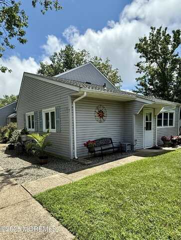 7 S Seas Court, Barnegat, NJ 08005