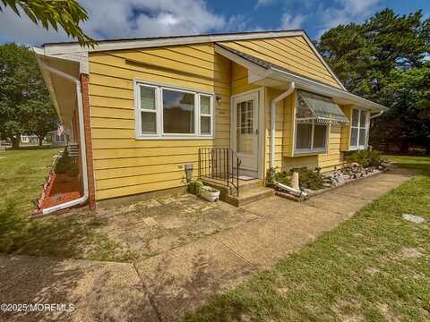 24b Monmouth Lane, Whiting, NJ 08759