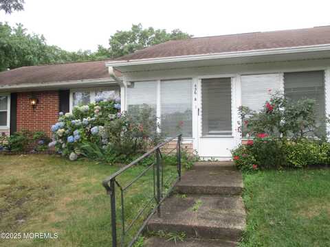 496a Thornbury Court, Lakewood, NJ 08701