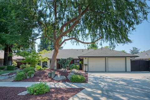 591 Warwick Avenue E, Fresno, CA 93720