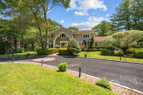 10 Faulkner Lane, Dix Hills, NY 11746