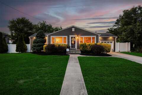 414 Pecan Street, Lindenhurst, NY 11757
