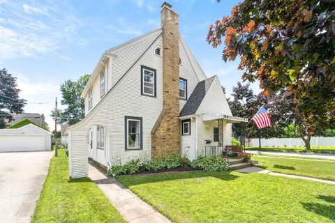 1621 TORRISON Drive, MANITOWOC, WI 54220