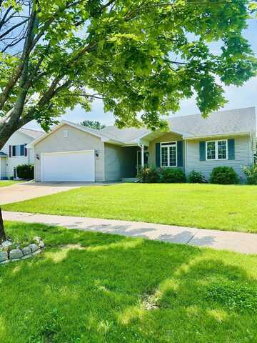 855 CHRISTIAN Drive, OSHKOSH, WI 54901