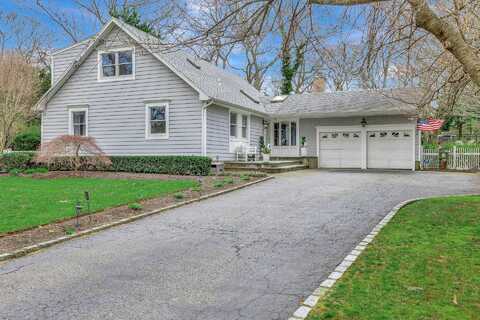 8 Hansen Ln, Huntington Station, NY 11746