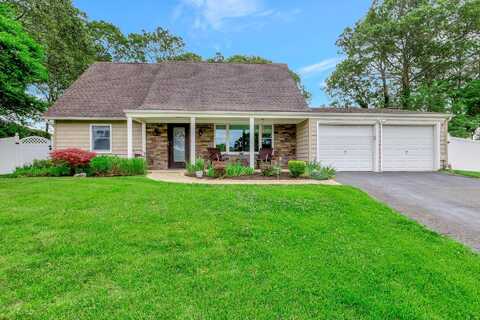 5 Hysler Court, Coram, NY 11727