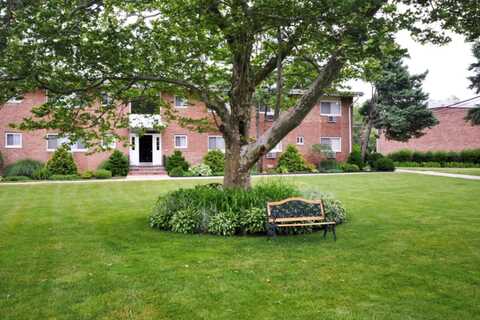 7 Wildwood Gardens, Port Washington, NY 11050