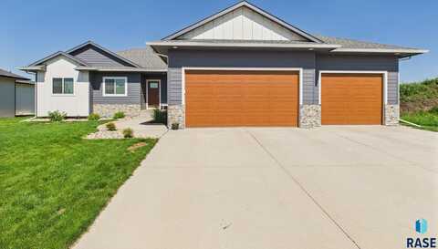 905 N Juniper St, Lennox, SD 57039