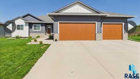 905 N Juniper St, Lennox, SD 57039