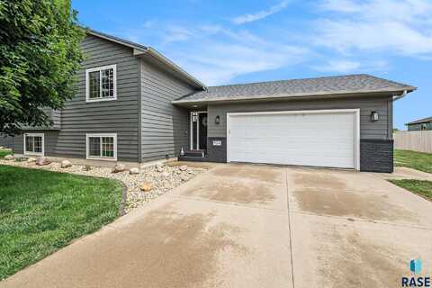 704 Cottonwood Dr, Harrisburg, SD 57032